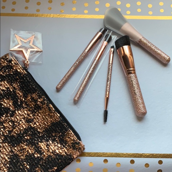 MAC Cosmetics Other - MAC Brush With The Stars Brush & Bag Set NIB